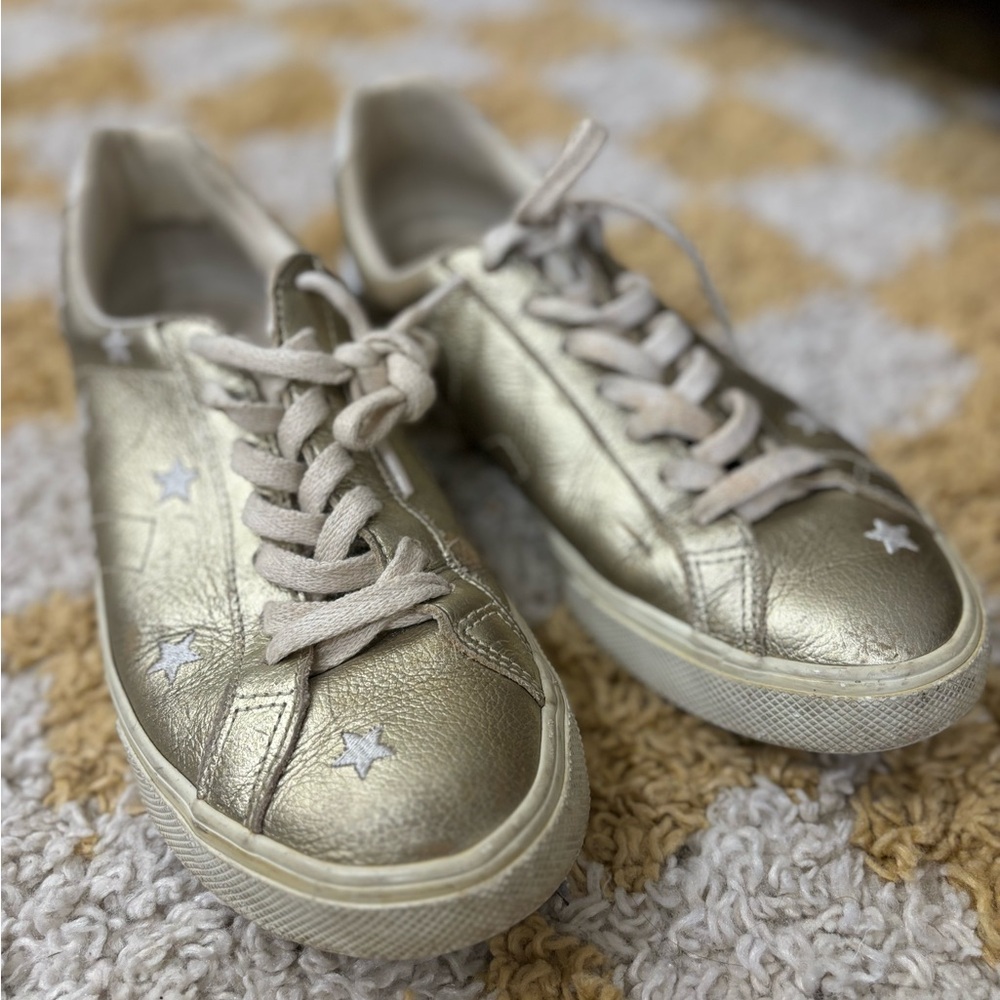 Madewell x Veja Esplar Low Sneakers in Star-Embroidered Gold Leather - Picture 4 of 7